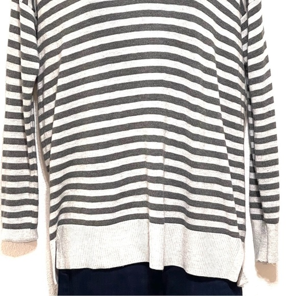 LOFT Woman Grey White Stripe V Neck Top Sweater Size XS - Picture 3 of 13